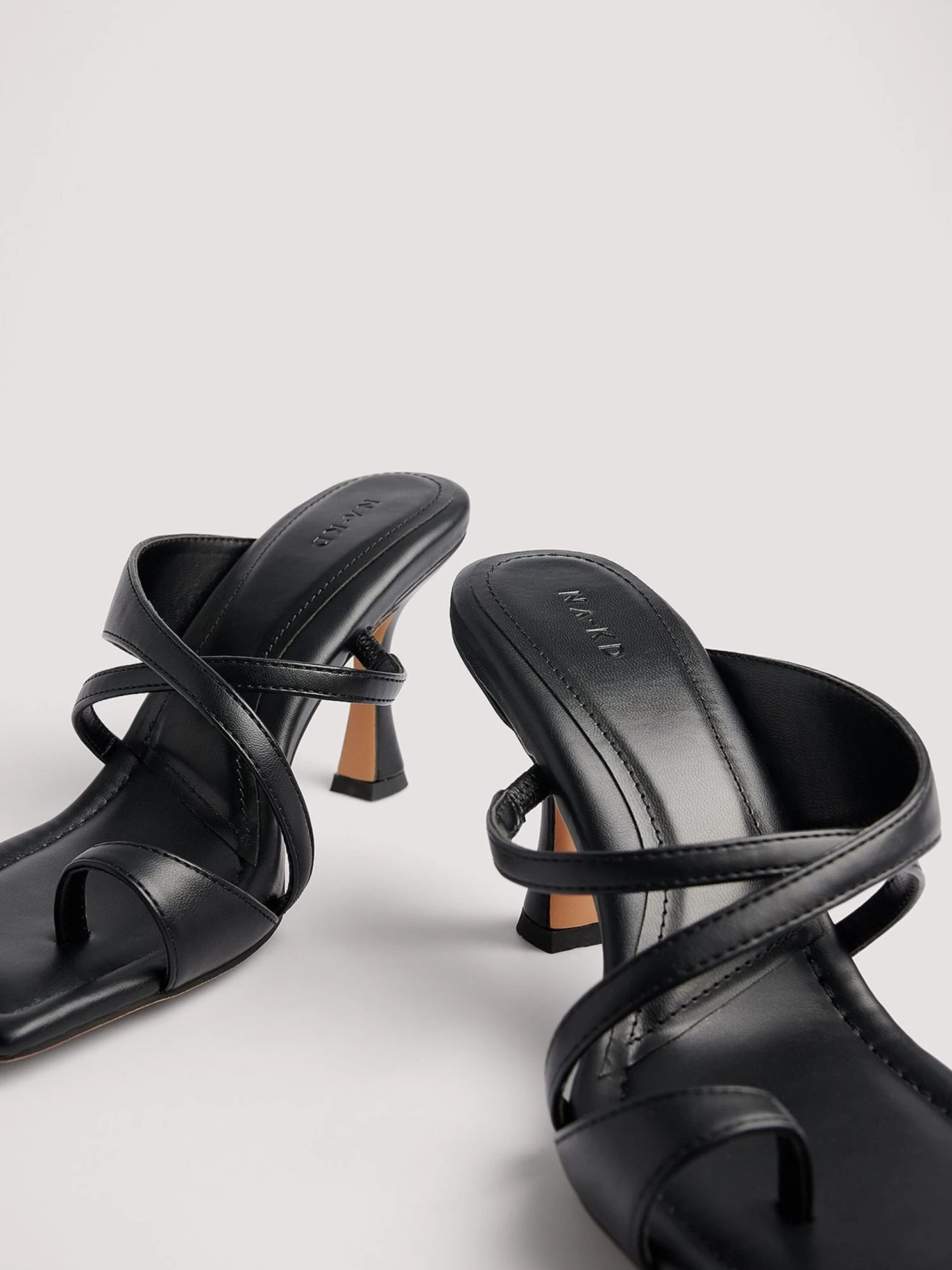 NA-KD Sandales Tongs Femme Noir – Image 4